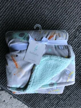 Lullaby Plush Kids Blanket - Gray with Mint Sherpa